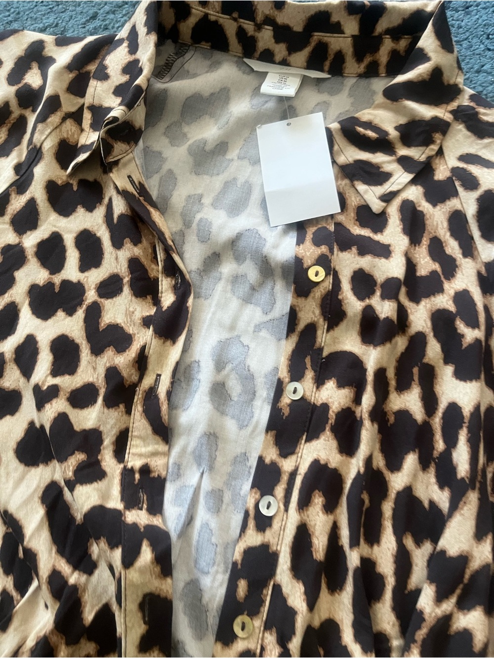 H&M NWT Calf-length dress in woven fabric. Collar, buttons at front. 🤎🖤🤎🖤 - Picture 2 of 5